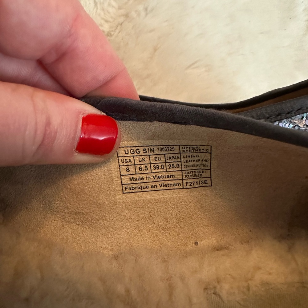 Gray glitter Ugg flats - Picture 4 of 4